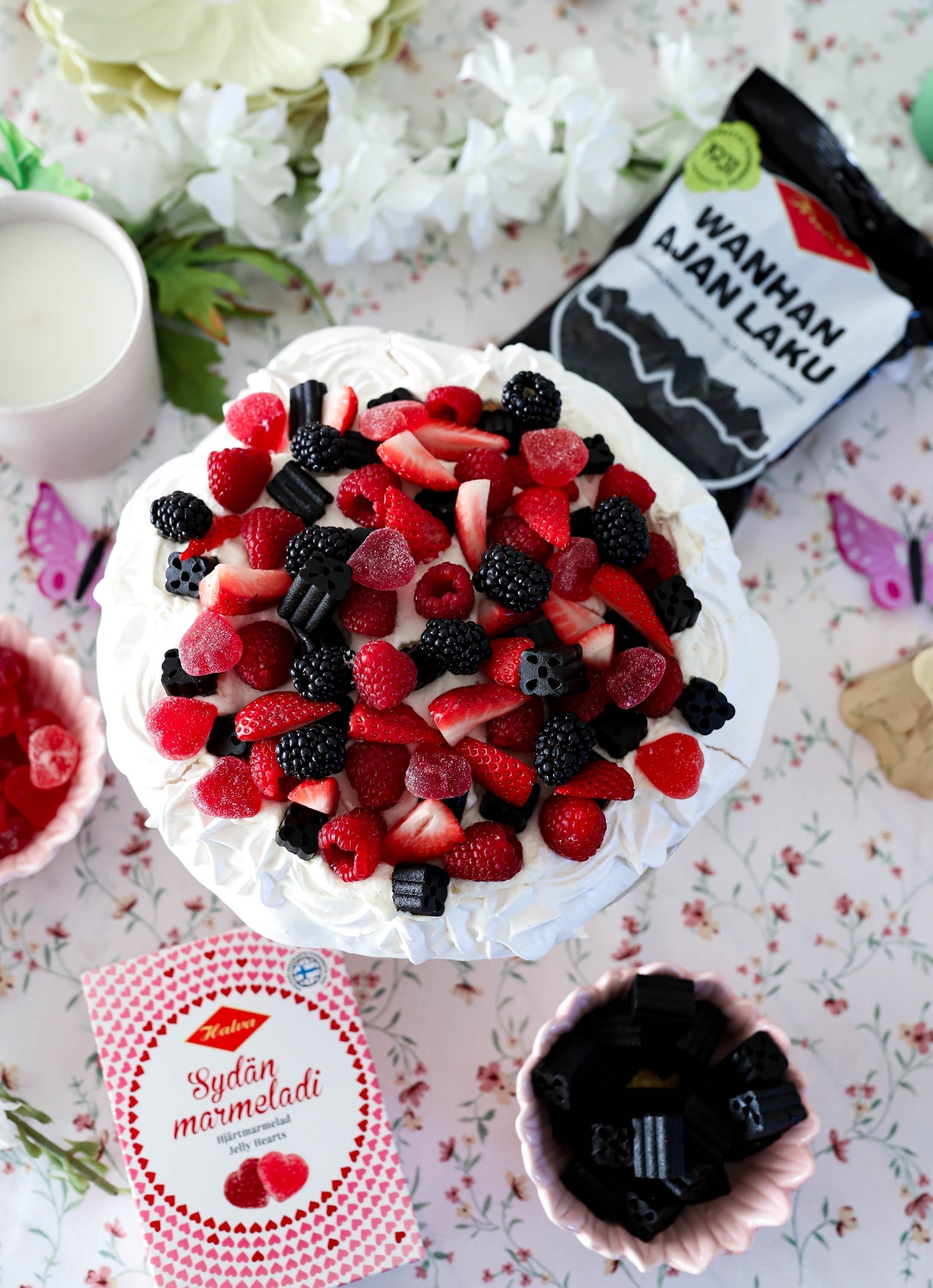 Helppo lakritsipavlova kesän juhliin